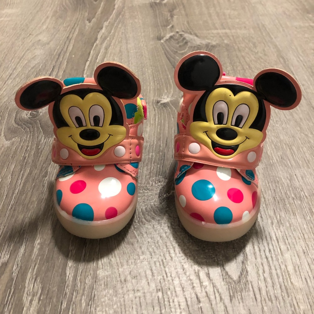 🚨SOLD🚨Mickey Mouse girls toddler light up boot